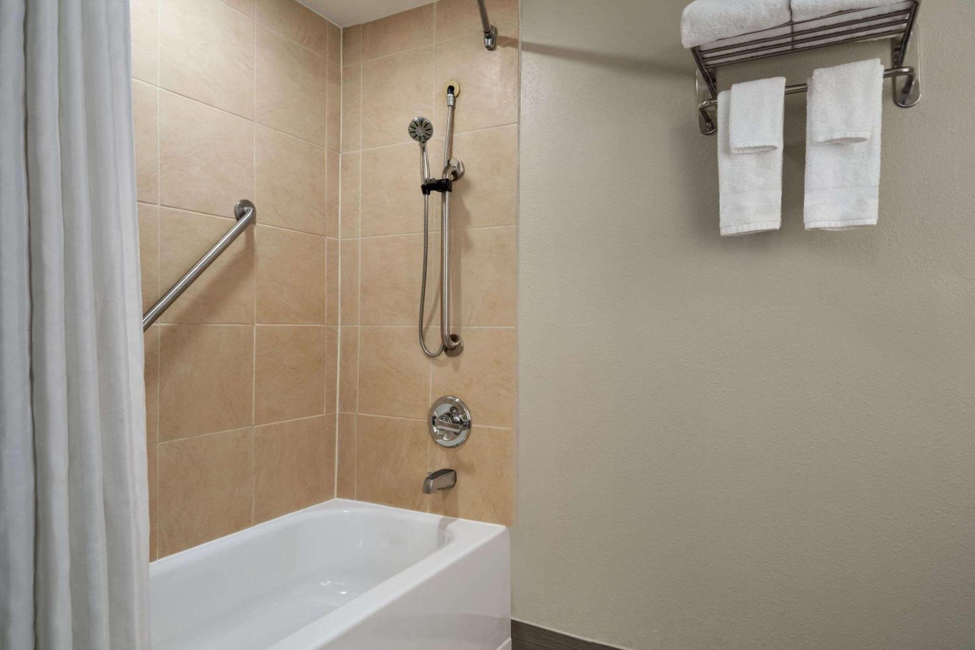 Wyndham Garden Inn Pittsburgh Airport Robinson Township Exterior foto